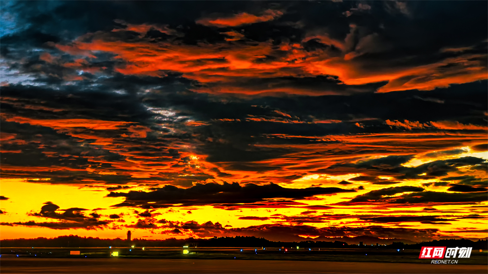 机坪世纪朝霞18.jpg
