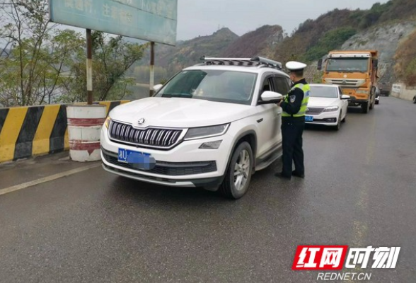 湘西公安交警：积极开展冬季道路交通安全整治