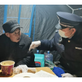 龙山：八旬老人走失 疫情防控执勤民警凌晨救助