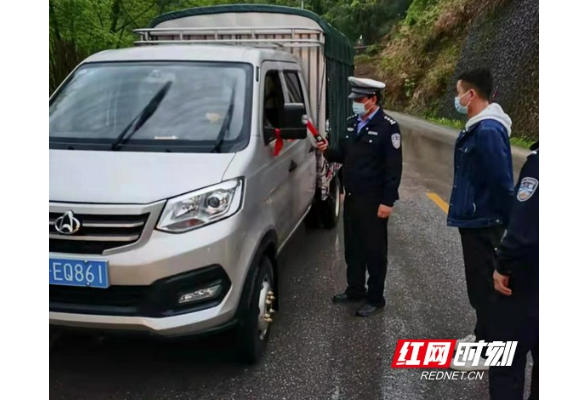 龙山：苗儿滩镇开展夜查酒醉驾联合执法