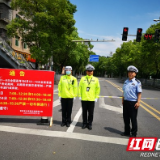 湘西公安交警开启“绿色通道”护航高考