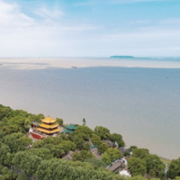 洞庭波涌连天碧