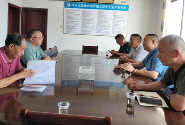 冷水江市水利局积极开展“送政策、解难题、优服务”活动