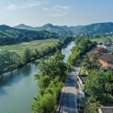 全国共建成农村供水工程827万处