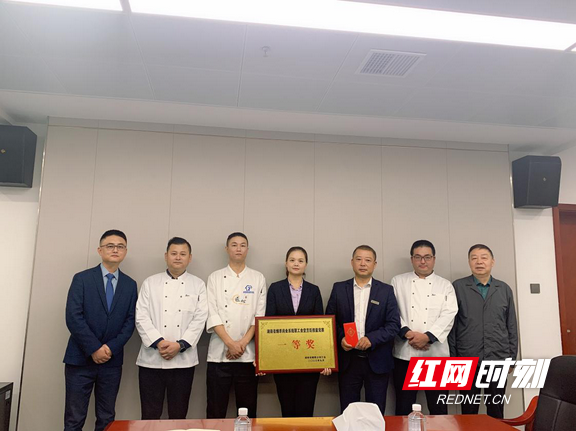 2023年在参加甲方组织的烹饪技能比武中荣获团队一等奖.marked.png