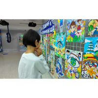 吐鲁番女孩成功“追光”后 用画笔记录跨越千里的湘疆情