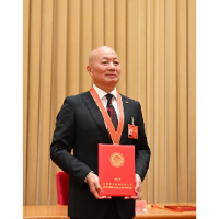 爱尔眼科董事长陈邦荣获"优秀中国特色社会主义事业建设者"称号