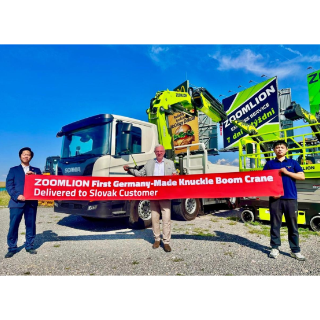 中联重科德国工厂首台折臂吊下线交付，欧洲本地化战略持续深化