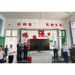 方正中期期货携手汇爱、德清公益基金会赴安化县萸江学校开展公益捐赠