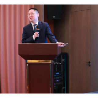 爱尔眼科王启常：三十载追光路，做眼底病诊疗的坚守者与传承者