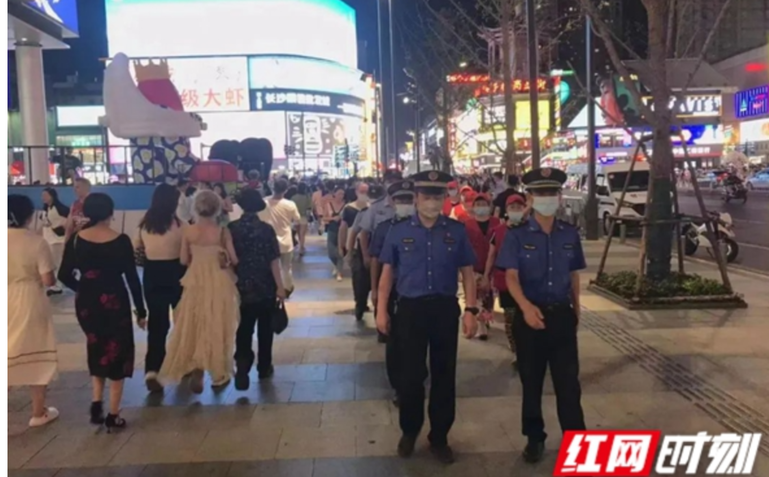 芙蓉区开展专项整治   维护“网红”长沙夜间市容秩序