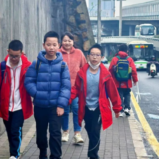 “一米人行道”筑起平安“上学路”