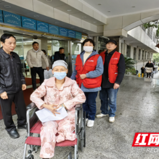 “医路相伴” 一抹“志愿红”温暖患者心