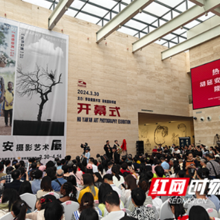 一秒带你领略非洲风土人情！胡延安摄影艺术展在长沙举行