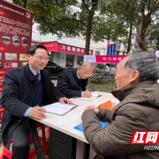 雷锋精神代代传 网格服务在身边