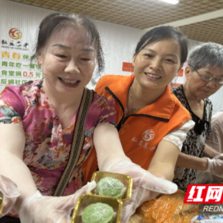 中秋巧手做“廉”月 清风花灯伴老行