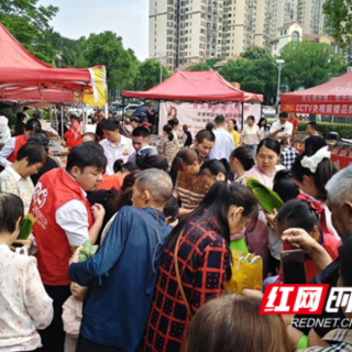 走笔传意！端午“扇”递邻里祝福