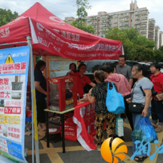 便民服务进社区，暖心行动惠万家
