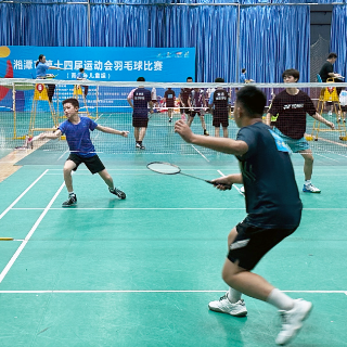 视频丨湘潭市第十四届运动会羽毛球比赛（青少年儿童组）举行