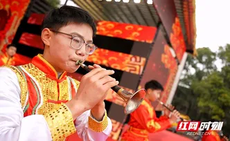 新春走基层丨石鼓村晚遇见油纸伞：撑开非遗之美 绽放家乡年味