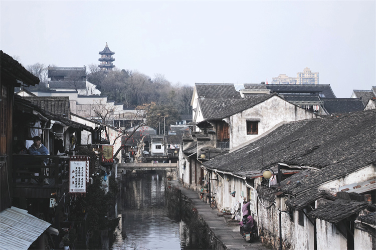 chen-cNlyawKc6ZA-unsplash.jpg