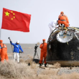 诗词丨倾情报国终如愿，落地平安掷地金