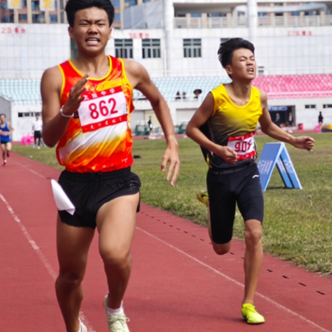 近800名运动员参加 怀化市青少年学生田径运动会开赛