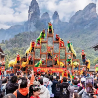 春节“游”你好玩｜大年初四赏非遗 湘西德夯苗寨百狮迎新春