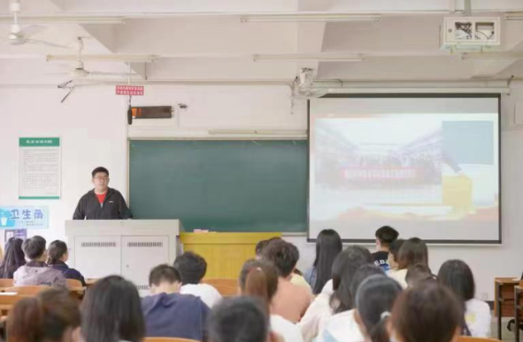 亮出党员身份，学长学姐在行动 ——湖南农业大学食品科学技术学院开展党团共建活动