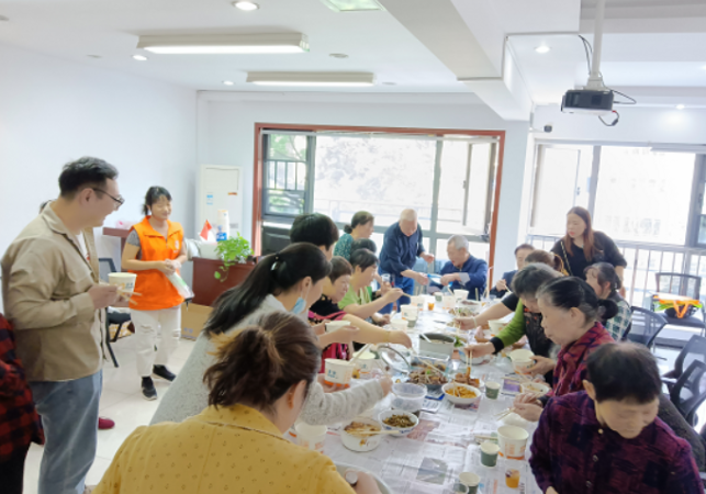 以“食”为媒，吃出和谐邻里情