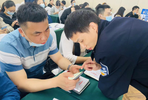 党建聚合力  反诈禁毒两不误