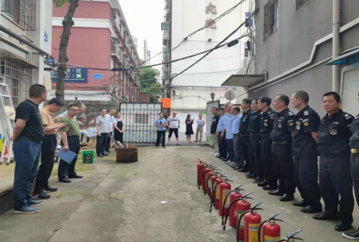 守护小区安全齐参与  当好居民“守护神”