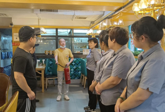 消防安全培训开进门店单位 筑牢平安防护墙