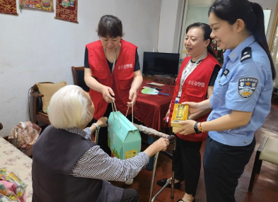 粽香情浓过端午 廉洁关爱满湘府