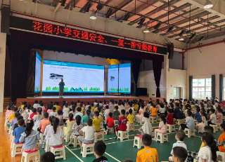 小手拉大手 把好幸福“安全”门