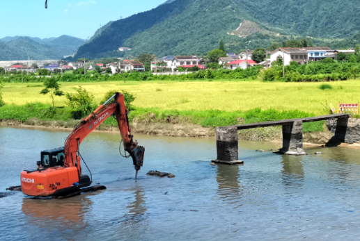 这两座陪伴桥驿人30年的水泥桥光荣“退休了”