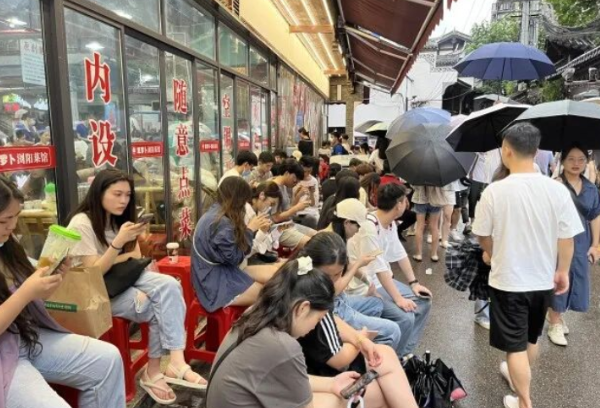 长沙餐饮，“排队”重上热搜