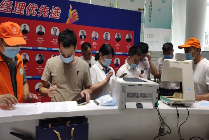 用热血传递爱心 长沙识字里社区组织无偿献血活动