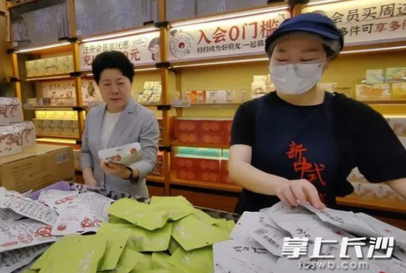 吴桂英以“四不两直”方式检查督导：扛牢政治责任 防范化解风险 让广大市民游客平安舒心过节