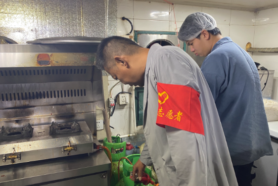 餐饮油烟“利剑”行动 助力“蓝天保卫战”