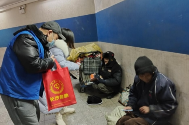 迎雪而上，长沙民政筑起御寒“温暖防线”