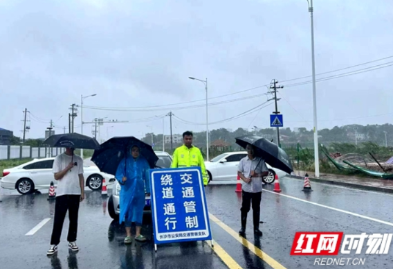 暴雨袭城，关键时刻总有他们挺身而出！