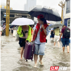 暴雨中“逆行”，他们守护火车站平安度汛