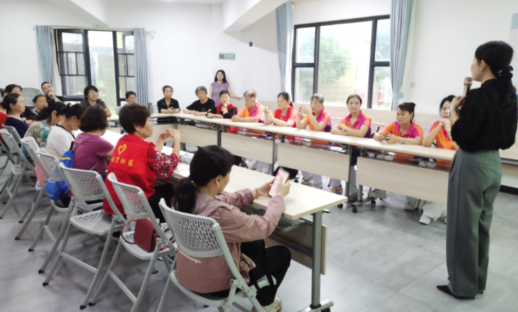 戏韵脸谱绘母爱，非遗手作寄长情