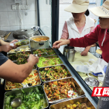 老年助餐点开业，一碗热饭吃出“幸福晚年”