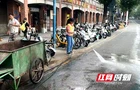 日均10万游客 岳麓山大科城环卫工用汗水守护城市“颜值”