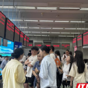 解锁“AI+就业”双引擎新模式！ 这场招聘会点燃智慧求职热潮