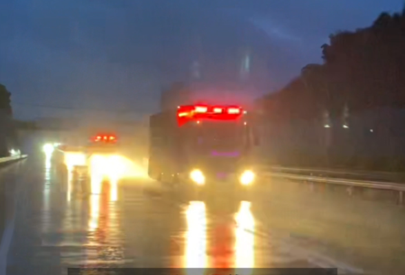 视频丨风雨同舟，守护家园！长沙30车108人连夜疾驰湘西