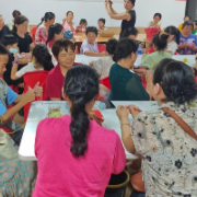 以爱为桥，守护“一老一小”幸福时光