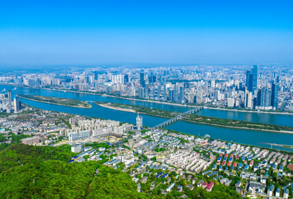 何朝晖调研长沙信息产业片区招商引资、项目建设等重点工作